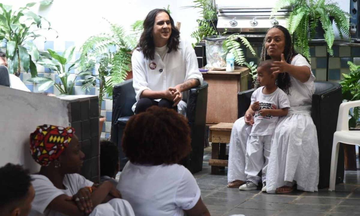 Candidata Duda Salabert faz campanha em ilê na região Leste de Belo Horizonte -  (crédito: Gladyston Rodrigues/EM/D.A Press)
