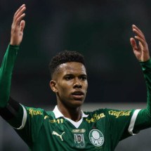  O jogador Est..v..o, da SE Palmeiras, em jogo contra a equipe do SC Corinthians P, durante partida v..lida pela d..cima terceira rodada, do Campeonato Brasileiro, S..rie A, na arena Allianz Parque. (Foto: Cesar Greco/Palmeiras/by Canon)
     -  (crédito:  CESAR GRECO)