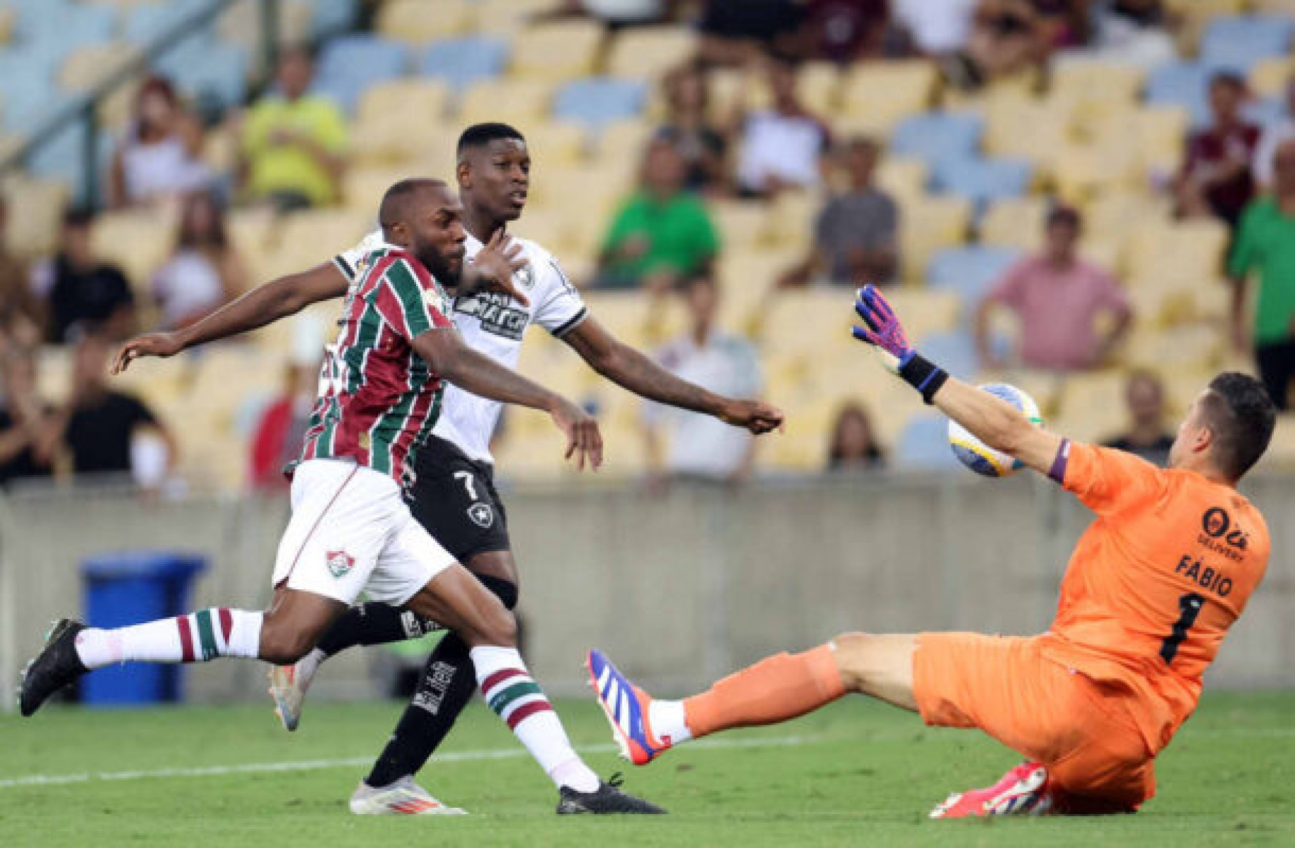 Fábio dá opinião sobre polêmico gol em derrota do Fluminense