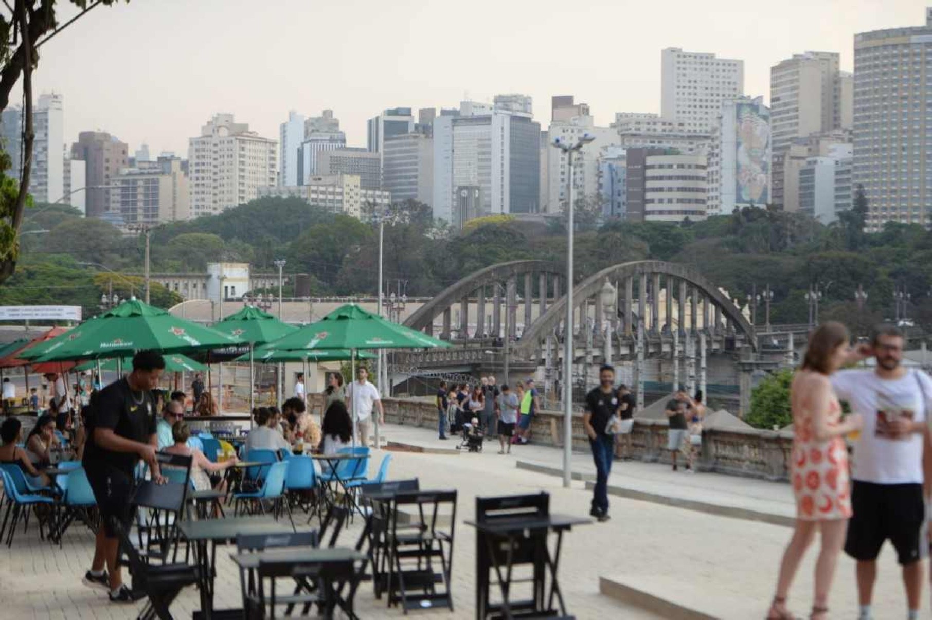 Rua Sapucaí: moradores e comerciantes aprovam revitalização em evento 