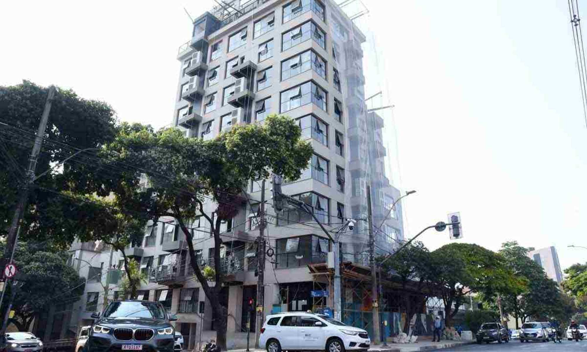 Prédio abandonado em BH vira hotel com restaurante de luxo