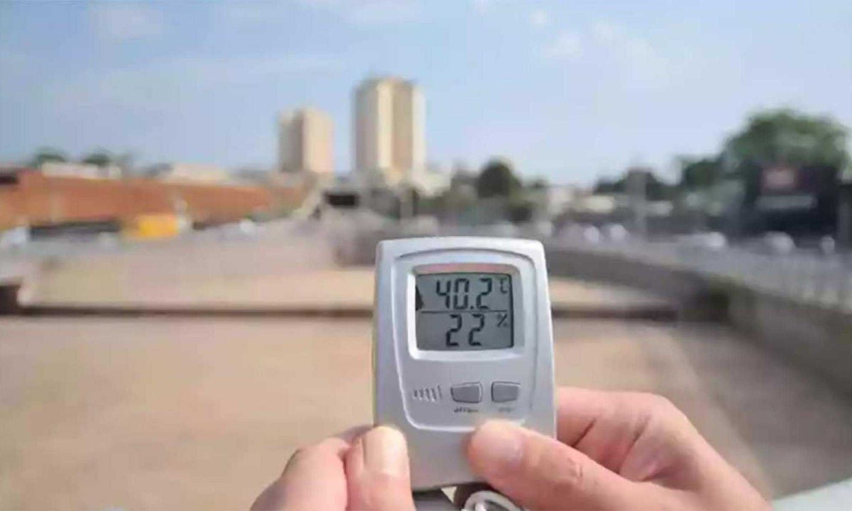 Ao longo do ano as ondas de calor elevaram termômetros acima de 40°C, até em Belo Horizonte -  (crédito: Alexandre Guzanshe/EM/D.A. Press)