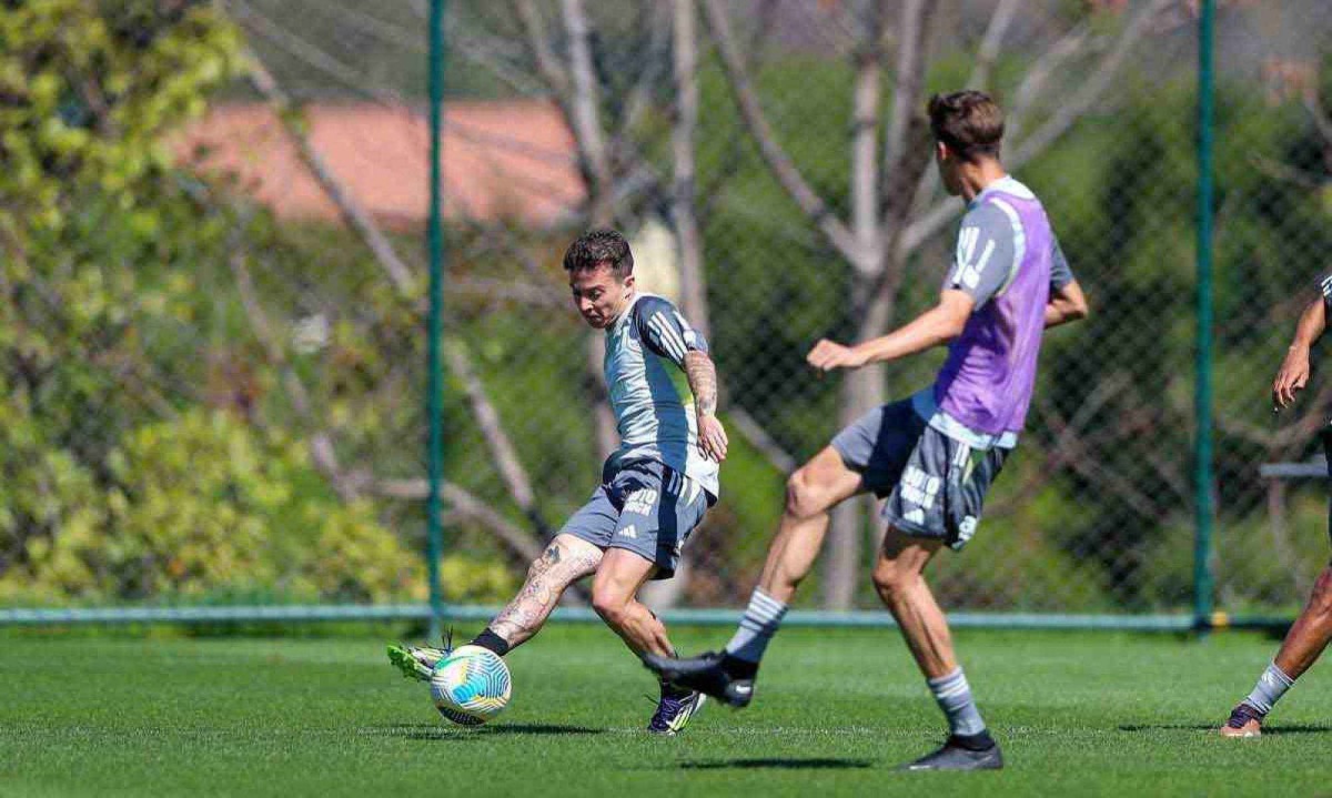 Bernard (E) é jogador do Atlético e esteve na vexatória derrota por 7 a 1 para a Alemanha, no Mineirão, pela Copa de 2014 -  (crédito: Paulo Henrique França/Atlético)