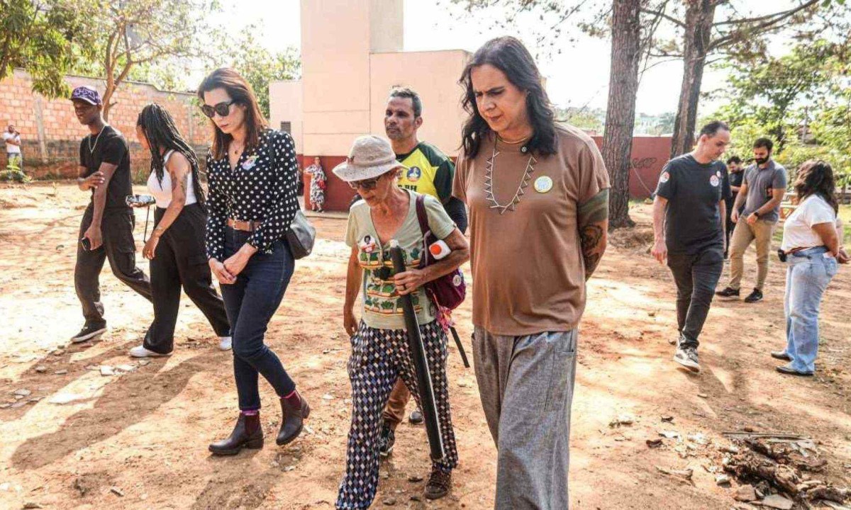 Duda Salabert esteve hoje no Parque Ecológico do Brejinho, na Região da Pampulha, que guarda várias nascentes -  (crédito: Cadu Passos/Campanha Duda Salabert )