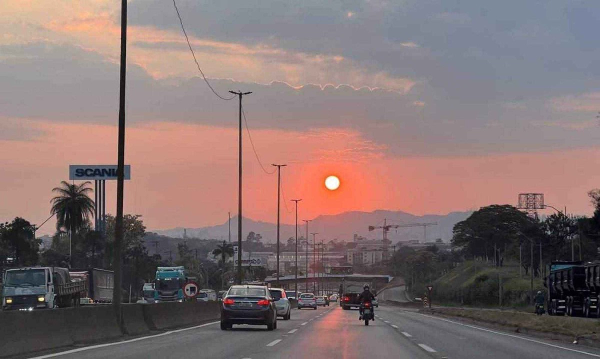 Onda de calor atinge 199 cidades de Minas Gerais, pelo menos, até quarta-feira (24/9) -  (crédito: Edésio Ferreira/EM/DA Press)