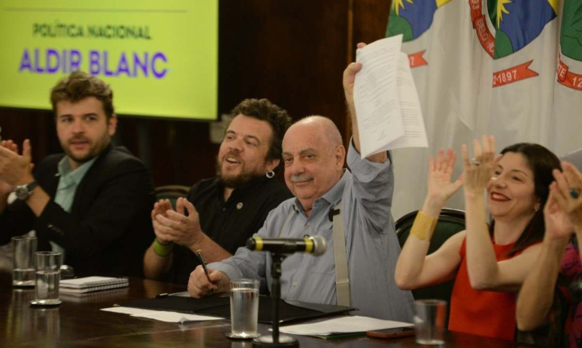 Fuad Noman assinou na tarde de hoje (23/9) decretos de regulamentação da Política Cultura Viva e da Política Nacional Aldir Blanc  -  (crédito: Túlio Santos/ EM/ D.A.Press)
