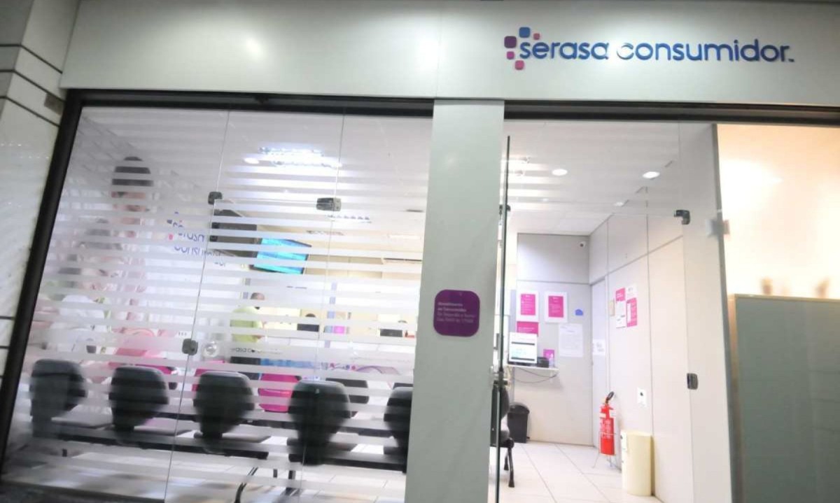 Serasa registra queda por segundo mês consecutivo no número de inadimplentes no Brasil -  (crédito: Alexandre Guzanshe/EM/D.A Press)
