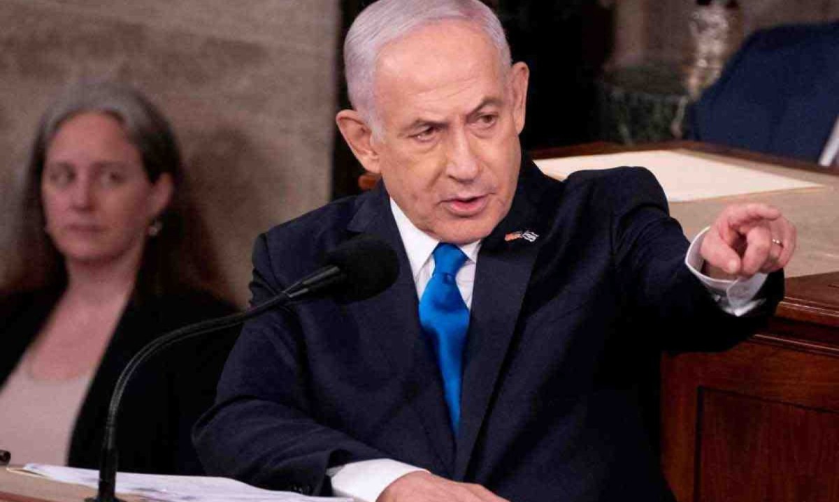 
"Prometi que mudaríamos o equilíbrio de segurança, o equilíbrio de poder ao norte [de Israel] — é exatamente isso que estamos fazendo", disse Netanyahu

 -  (crédito: ROBERT SCHMIDT/AFP)