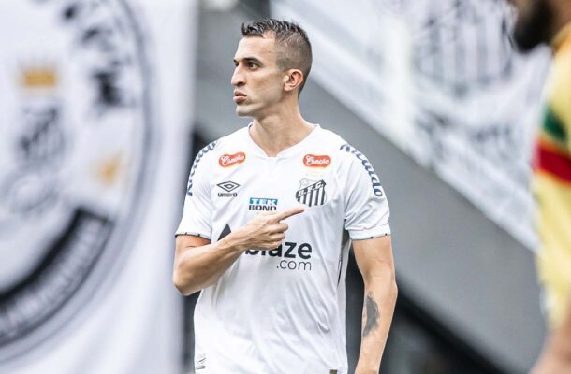 João Schmidt valoriza empate do Santos e vê ‘jogo igual’ na Vila Belmiro