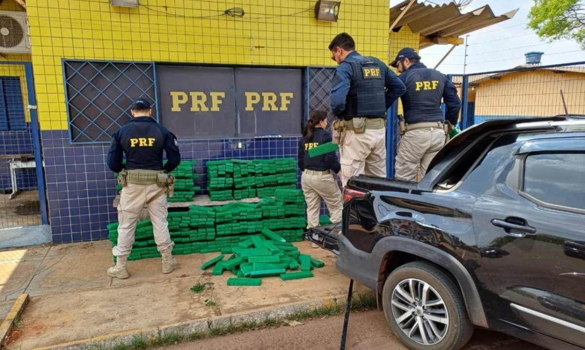 Suspeito pegou o carro com a droga em Campo Grande (MS) e tinha como destino a cidade de Montes Claros (MG) -  (crédito: Reprodução/PRF)