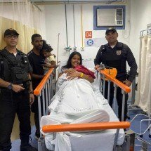 Policiais realizam parto de emergência dentro de viatura da PM - Divulgação / PMERJ