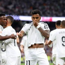  MADRID, SPAIN - SEPTEMBER 21: Rodrygo of Real Madrid celebrates scoring his team's second goal during the LaLiga match between Real Madrid CF and RCD Espanyol de Barcelona  at Estadio Santiago Bernabeu on September 21, 2024 in Madrid, Spain. (Photo by Florencia Tan Jun/Getty Images)
      Caption  -  (crédito:  Getty Images)