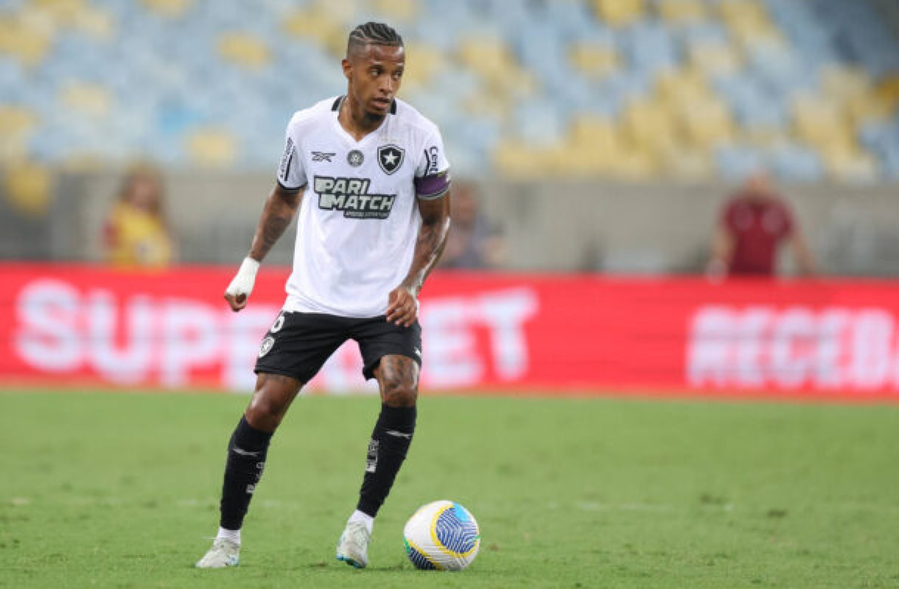 Tchê Tchê será julgado pelo STJD por expulsão e pode desfalcar Botafogo