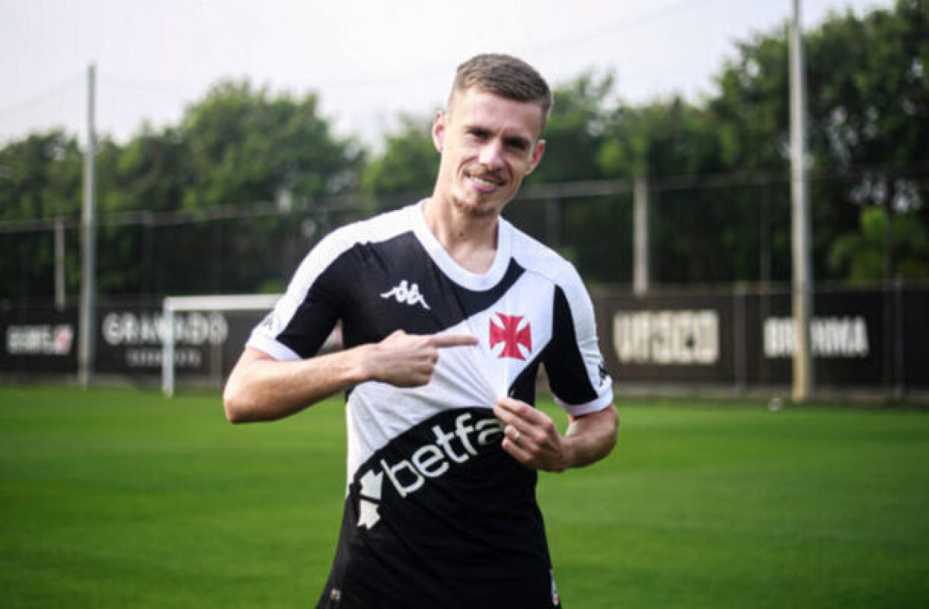 Com Maxime, Vasco chega a 37 jogadores utilizados no Brasileirão