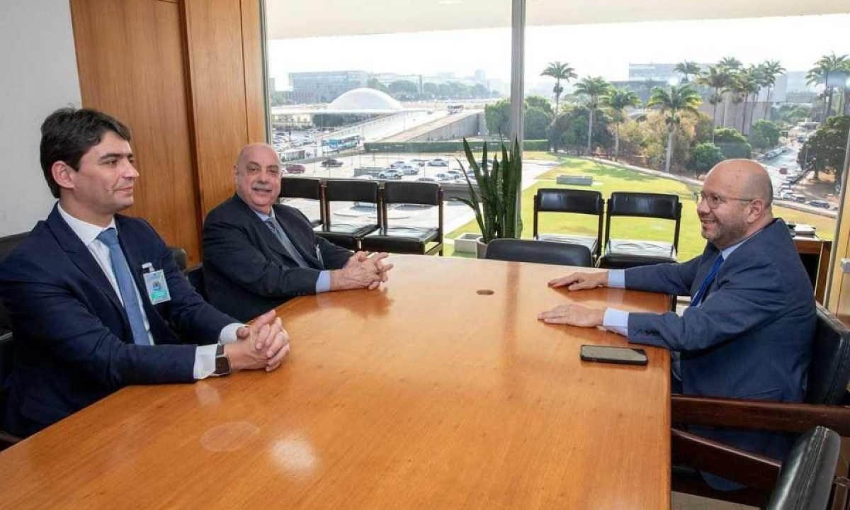 Prefeito Fuad Noman participou de reuni&atilde;o no Pal&aacute;cio do Planalto -  (crédito: Ministerio das Rela&ccedil;&otilde;es Institucionais/divulga&ccedil;&atilde;o)