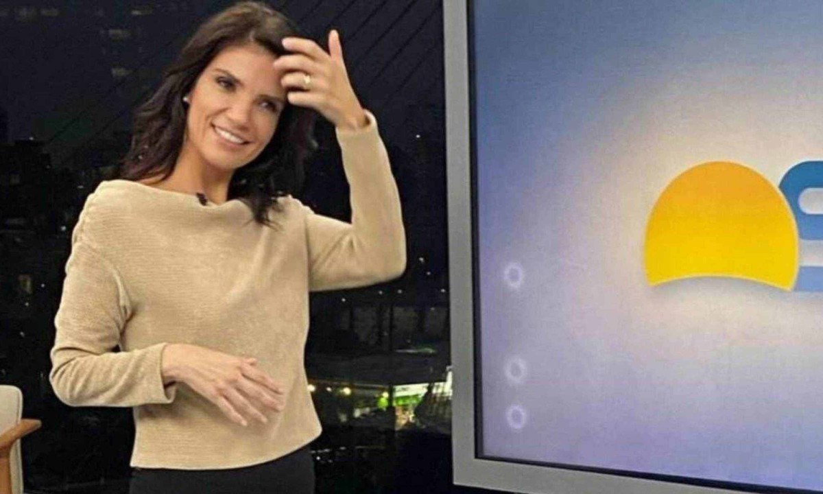 Sabina no cenário do SP1, telejornal local da emissora em São Paulo -  (crédito: Reprodução/Rede Globo)