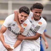 Garotos do Santos aplicaram goleada e estão classificados  -  (crédito: Foto Bruno Vaz / Santos)