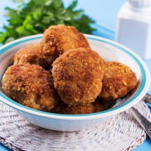 Bolinho de frango com requeijão (Imagem: Estudio Originar | Shutterstock) -  (crédito: EdiCase)