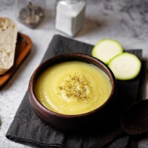 Caldo de abobrinha (Imagem: Nataliya Arzamasova | Shutterstock) -  (crédito: EdiCase)