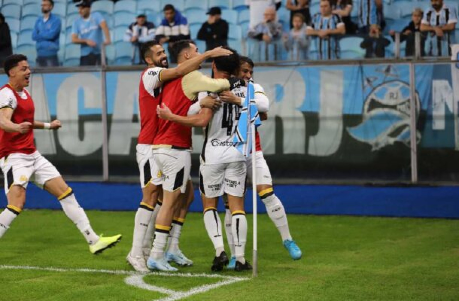 Criciúma vence Grêmio, na Arena, em partida atrasada do Brasileirão