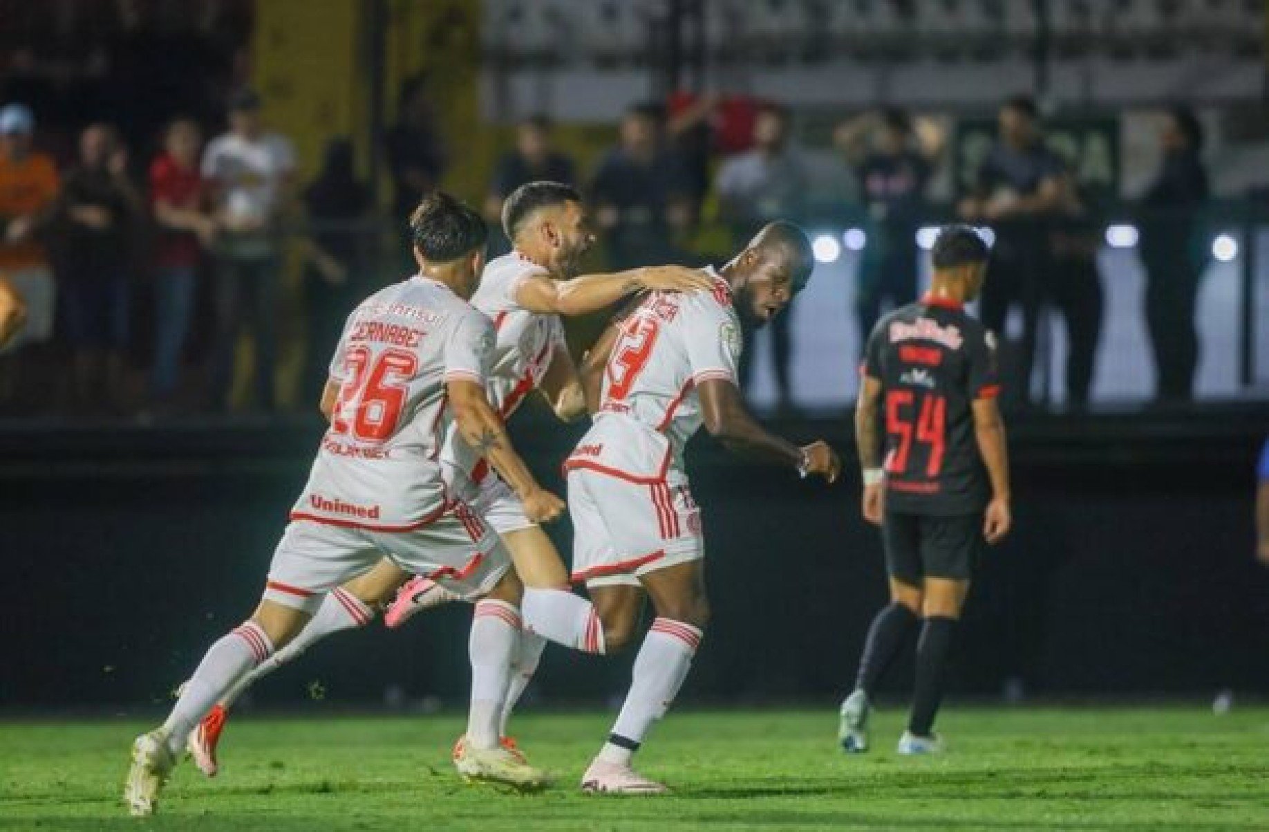 Valencia celebra fim de jejum pelo Inter: ‘Estava precisando de gol’