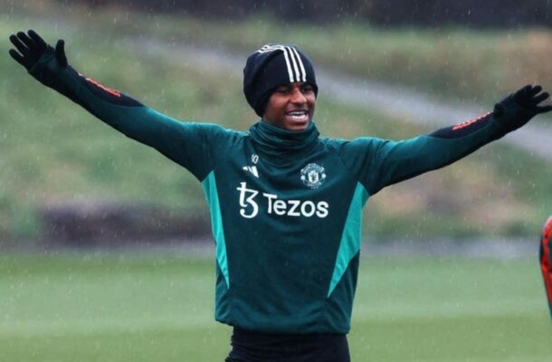 Rashford adquire carro de R$ 1,2 milhão após proibição de dirigir