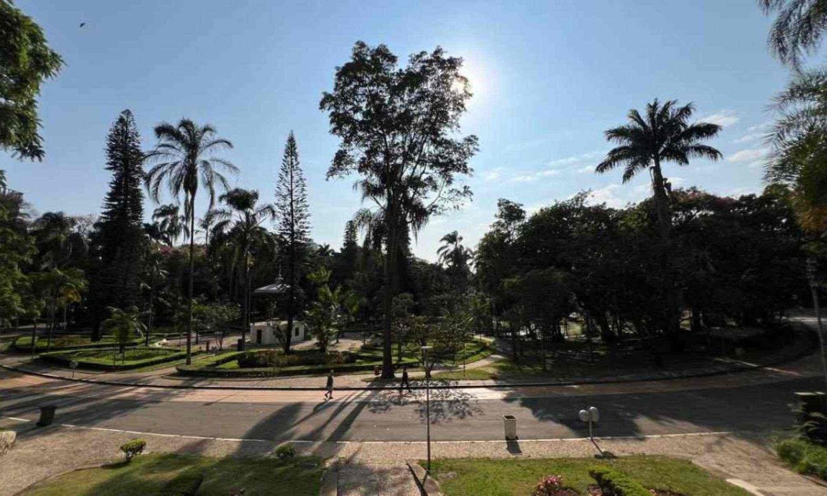 BH e outras cidades de Minas Gerais enfrentam onda de calor nesta quinta (26/9) -  (crédito: Edésio Ferreira/EM/DA Press)