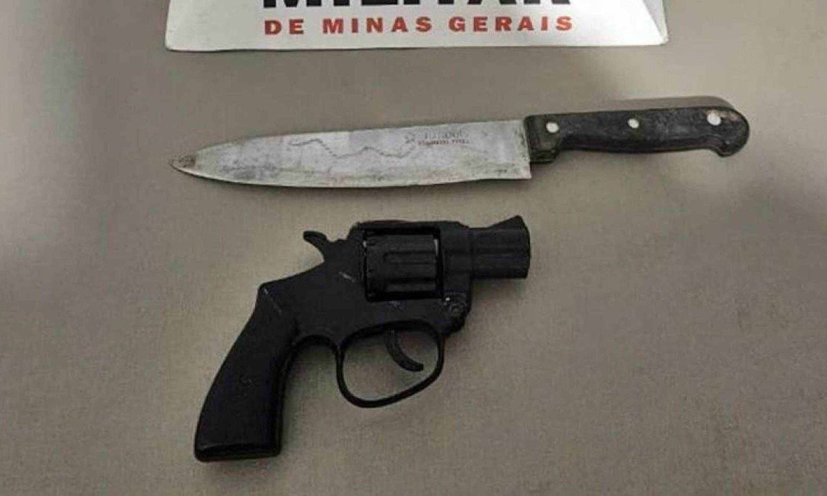 Arma de fogo e faca foram usadas durante os crimes entre Pouso Alegre e Congonhal -  (crédito: PCMG/Divulgação)