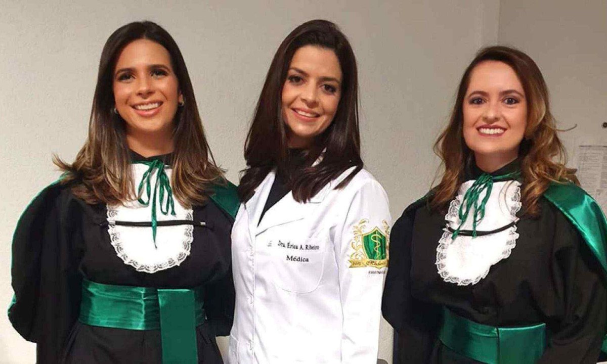 Dra. Érica Ribeiro com colegas do curso de Medicina -  (crédito: Arquivo pessoal)