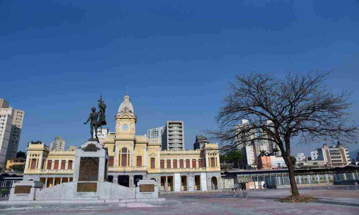 Acesso  liberado - Reaberta ontem ao p&uacute;blico ap&oacute;s requalifica&ccedil;&atilde;o, a Pra&ccedil;a da Esta&ccedil;&atilde;o recebeu investimentos de R$ 8,1 milh&otilde;es em programa da PBH -  (crédito: Gladyston Rodrigues/eM/D.A Press)