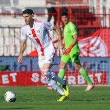 Inter fica preocupado com situação de Rogel por já ser uma peça de reposição a Mercado, que por conta de uma lesão, não atua mais na temporada -  (crédito: Foto: Ricardo Duarte / Internacional)