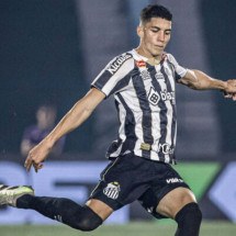 Jair comemora Santos com a melhor defesa da Série B -  (crédito: Foto: Raul Baretta/ Santos FC)