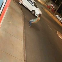 Vídeo: homem supostamente embriagado é atropelado após cair em rua de MG - Rede de Noticias