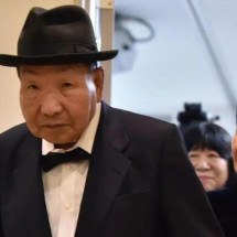 Os apoiadores de Hakamada do lado de fora do tribunal aplaudiram e gritaram 'banzai', uma exclamação japonesa que significa “viva”, quando o veredicto foi divulgado -  (crédito: Getty Images)