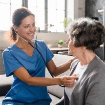 A fisioterapia é essencial na recuperação pulmonar de ex-fumantes (Imagem: Inside Creative House | Shutterstock) -  (crédito: EdiCase)