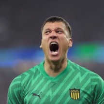  RIO DE JANEIRO, BRAZIL - SEPTEMBER 19: Washington Aguerre of PeÃ±arol celebrates the team's first goal scored by teammate Marcelo Cabrera (not pictured) during the Copa CONMEBOL Libertadores 2024 Quarterfinal match between Flamengo and PeÃ±arol at Maracana Stadium on September 19, 2024 in Rio de Janeiro, Brazil. (Photo by Dhavid Normando/Getty Images)
      Caption  -  (crédito:  Getty Images)