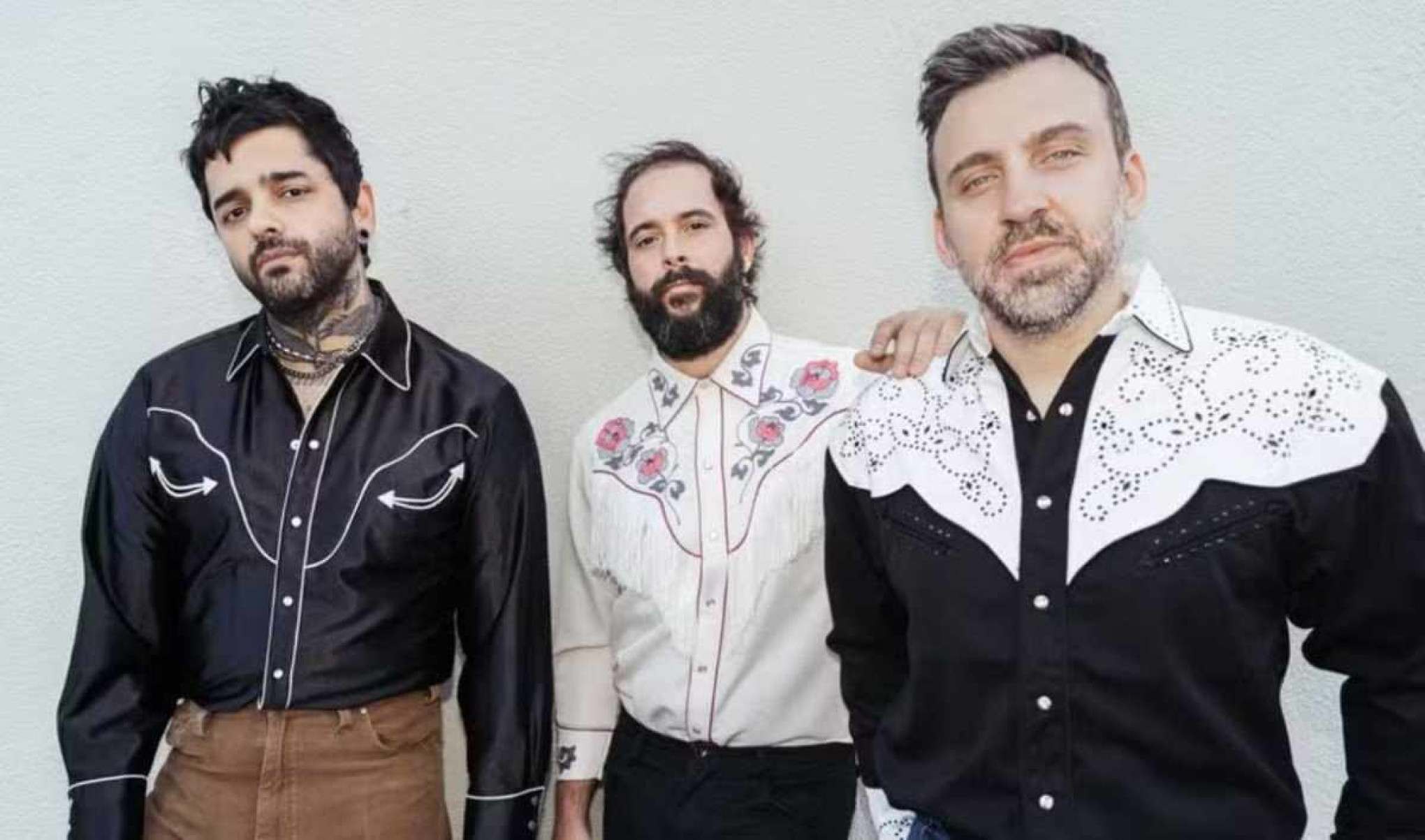 Com NX Zero e Chitãozinho e Xororó, Fresno traz nostalgia em novo álbum