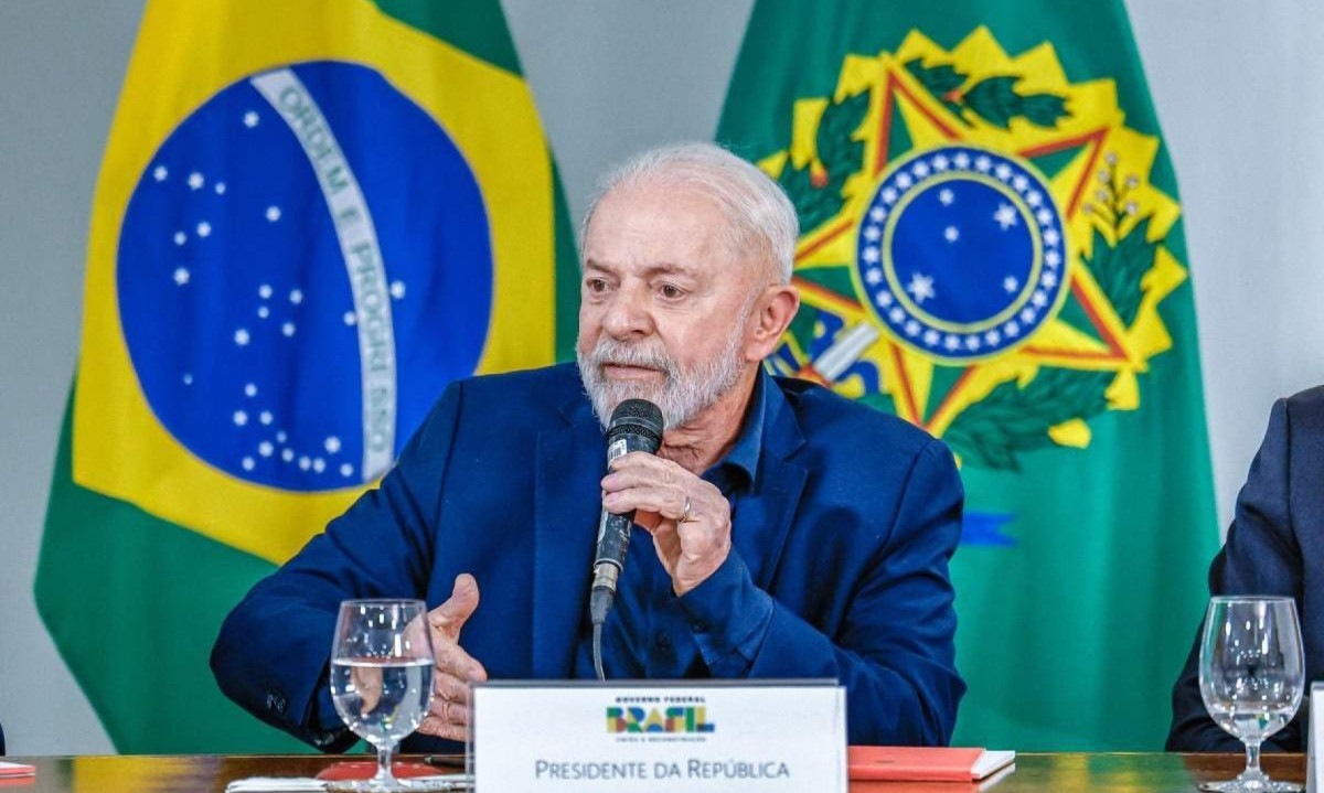 26.09.2024 - Presidente da República, Luiz Inácio Lula da Silva, durante reunião com o Governador do Ceará, Elmano de Freitas, e Governador de Mato Grosso do Sul, Eduardo Riedel, para assinaturas no âmbito do Programa BNDES Invest Impacto, no Palácio do Planalto. Brasília - DF   -  (crédito:  Ricardo Stuckert / PR)