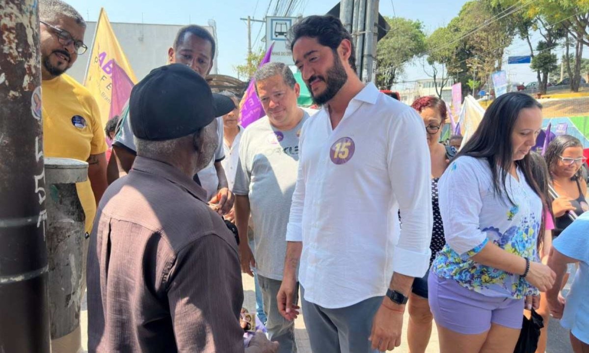 Gabriel Azevedo (MDB) caminhou pela região de Venda Nova e falou sobre obras e comércio -  (crédito: Campanha Gabriel Azevedo)