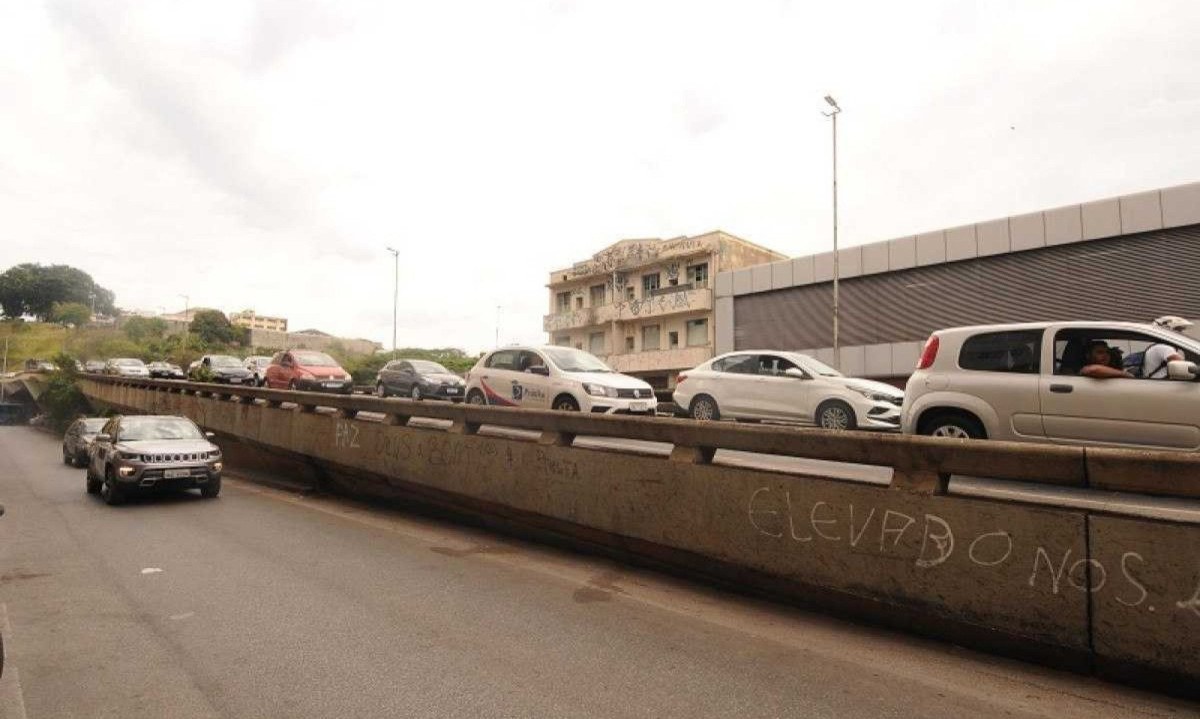 Para evitar intercorr&ecirc;ncias, agentes de tr&acirc;nsito da BHTrans monitorar&atilde;o as interven&ccedil;&otilde;es e orientar&atilde;o os motoristas -  (crédito: Leandro Couri/EM/D.A.Press.Brasil)