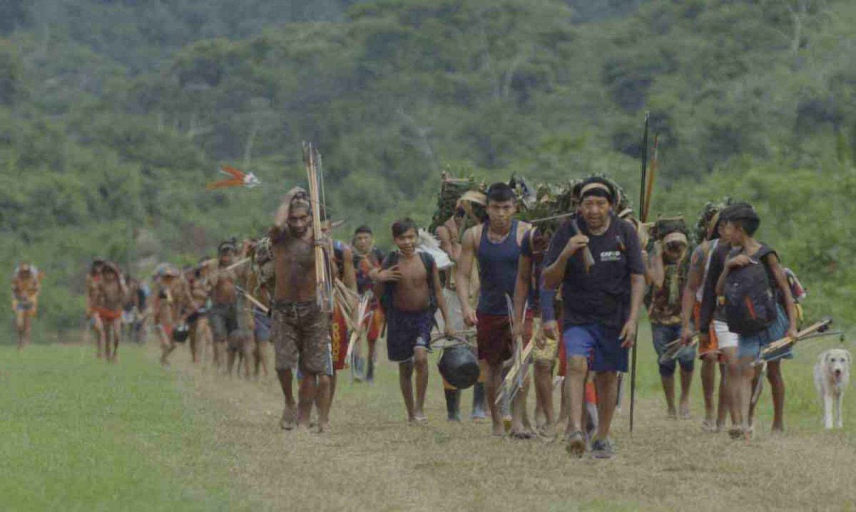 &quot;A queda do c&eacute;u&quot;, de Eryk Rocha e Gabriela Carneiro da Cunha: filme como express&atilde;o do arrebatamento dos diretores com o livro de Kopenawa e Albert -  (crédito: Soraya Ursine/divulga&ccedil;&atilde;o)