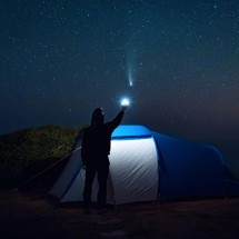 Como observar passagem do 'cometa do século' - BBC