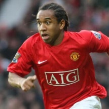  MANCHESTER, ENGLAND - JANUARY 27: Anderson of Manchester United in action on the ball during the FA Cup sponsored by e.on Fourth Round match between Manchester United and Tottenham Hotspur at Old Trafford on January 27 2008, in Manchester, England. (Photo by Tom Purslow/Manchester United via Getty Images)
     -  (crédito:  Man Utd via Getty Images)