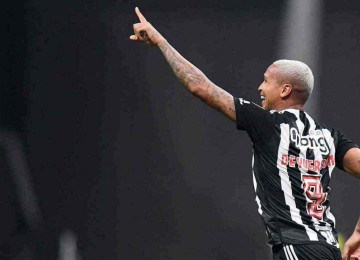 Deyverson comemora o segundo gol diante do Fluminense, em BH, que carimbou a passagem do Galo para as semifinais da Copa Libertadores -  (crédito: GLEDSTON TAVARES / AFP)