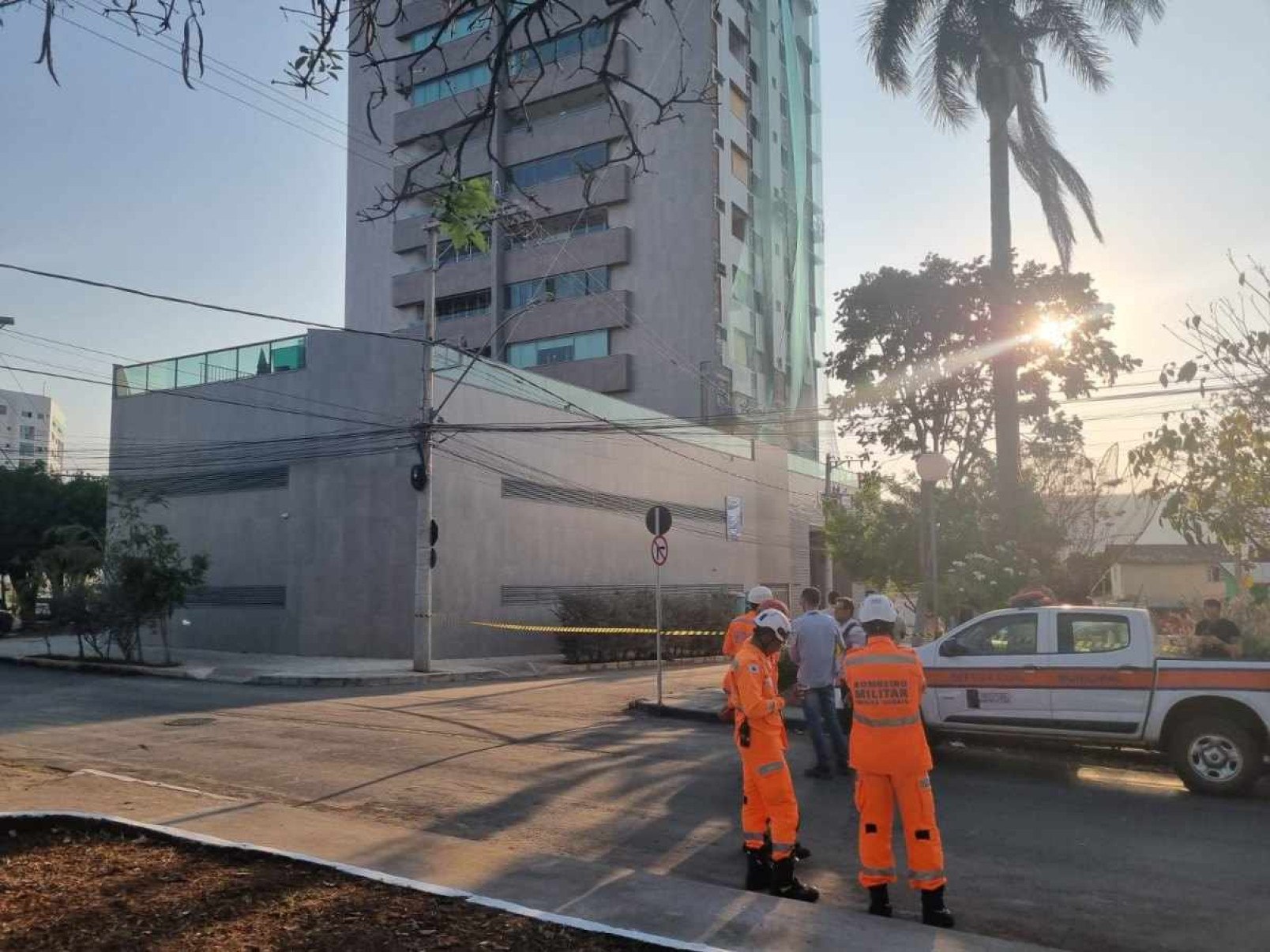 Estrondo em prédio em obras assusta moradores de Montes Claros