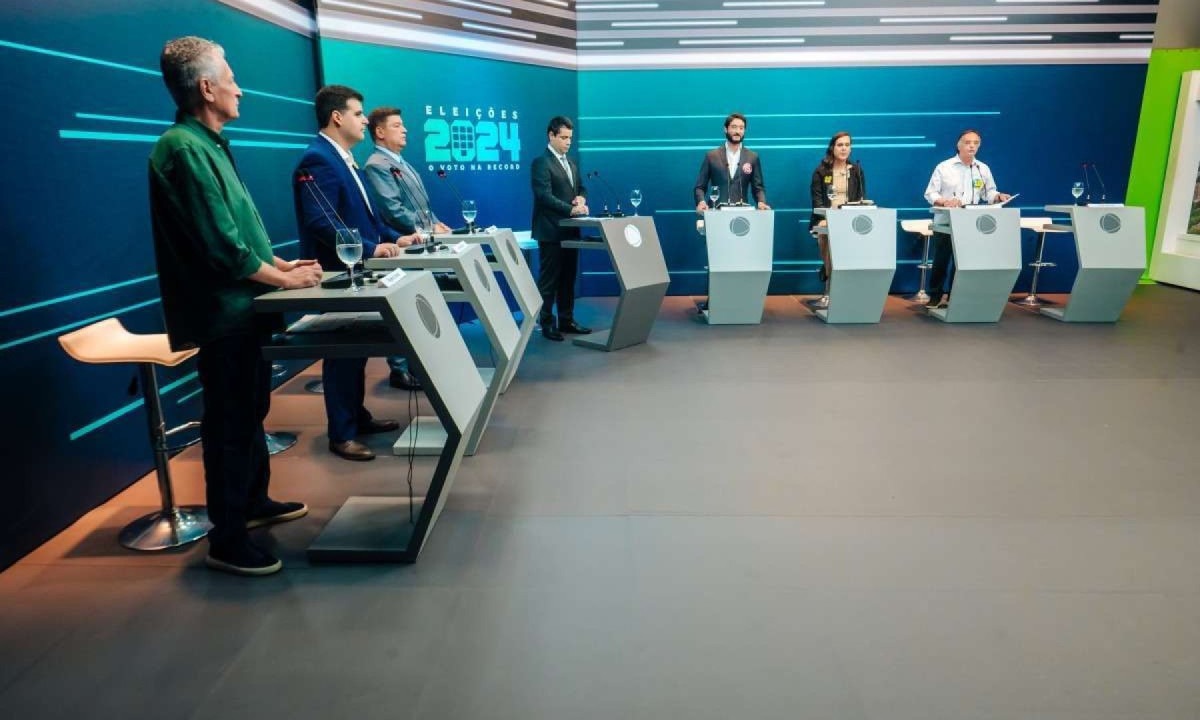 Seis candidatos à PBH participam de debate na TV Record a uma semana do primeiro turno da eleição na capital mineira -  (crédito: Marcos Vinicius/Record Minas)