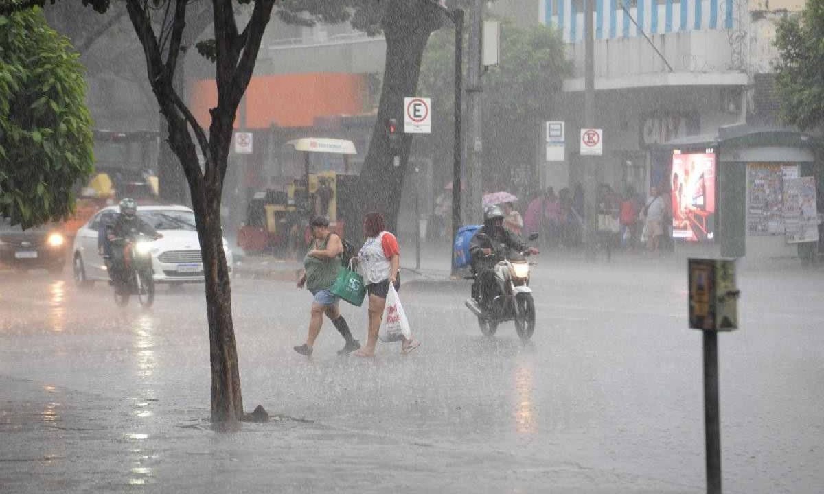 Domingo (29/9) tem previsão de pancadas de chuva e trovoadas isoladas -  (crédito: Túlio Santos/EM/D.A Press)