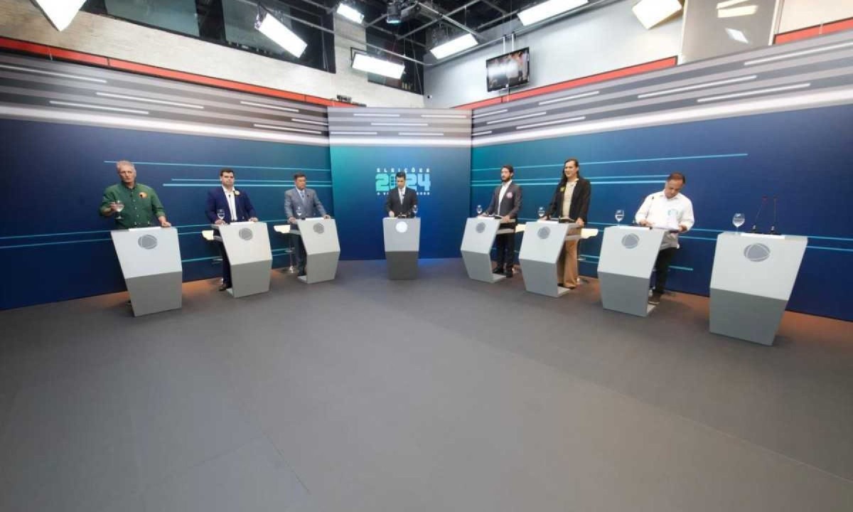 Record TV recebe candidatos para debate  -  (crédito: Marcos Vinícius/Record Minas)