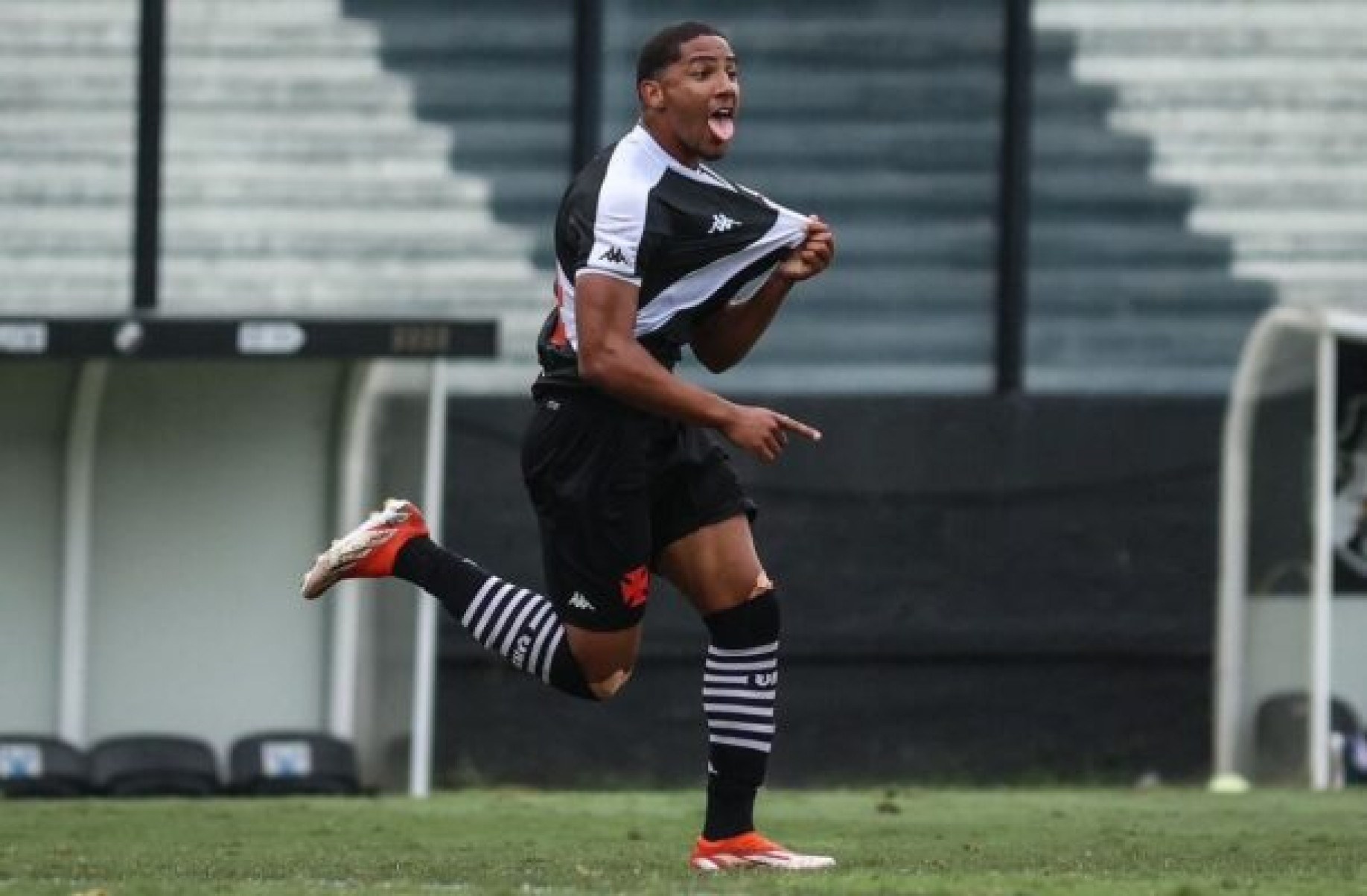 Vasco empata com o Flu e busca o bi do Carioca Sub-20