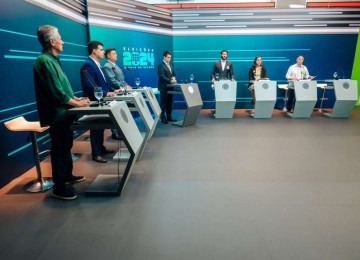 Seis candidatos à PBH participam de debate na TV Record a uma semana do primeiro turno da eleição na capital mineira -  (crédito: Marcos Vinicius/Record Minas)